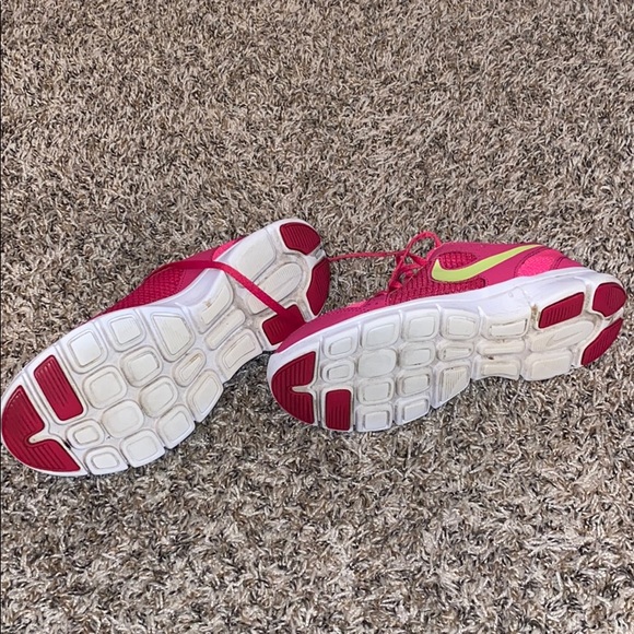 Pink/Neon Nike Youth Size 6.5 shoes - Picture 6 of 7